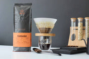 V60 01 cristal base madera + cuchara